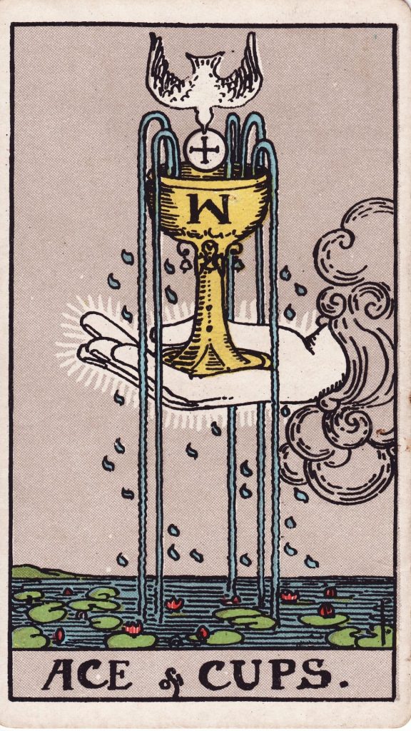 Ess i bägare tarotkort Ess i bägare tarotkort från Rider Waite Tarotlek, designade av Pamela Colman Smith.
