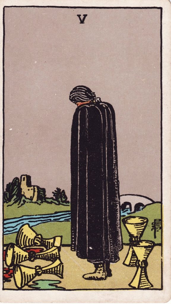 Fem i bägare tarotkort från Rider Waite Tarotlek, designade av Pamela Colman Smith.