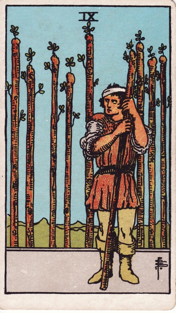 Nio i stavar tarotkort Nio i stavar tarotkort från Rider Waite Tarotlek, designade av Pamela Colman Smith.