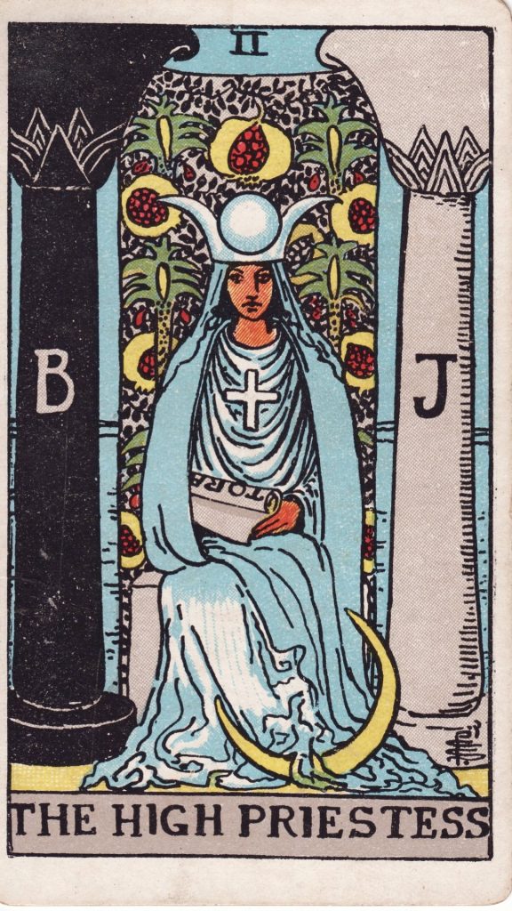 Översteprästinnan tarotkort Översteprästinnan tarotkort från Rider Waite Tarotlek, designade av Pamela Colman Smith.