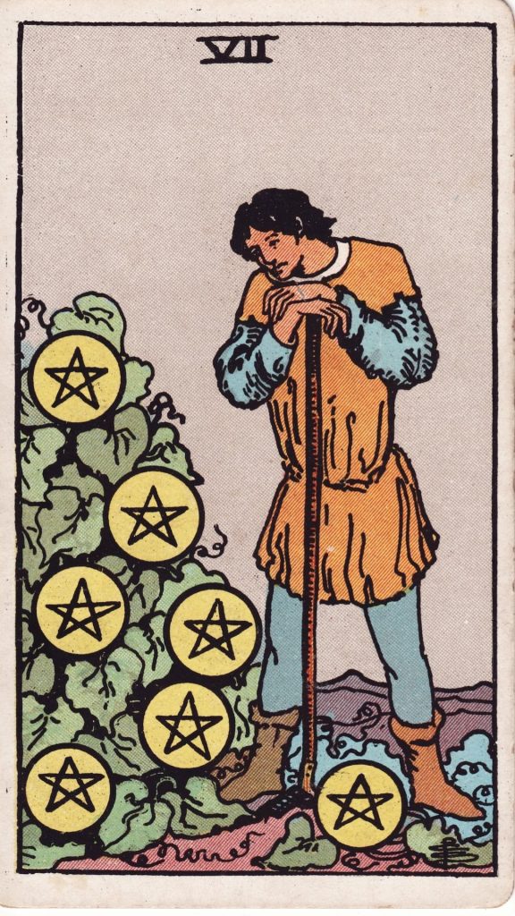 Sju i Mynt tarotkort från Rider Waite Tarotlek, designade av Pamela Colman Smith.
